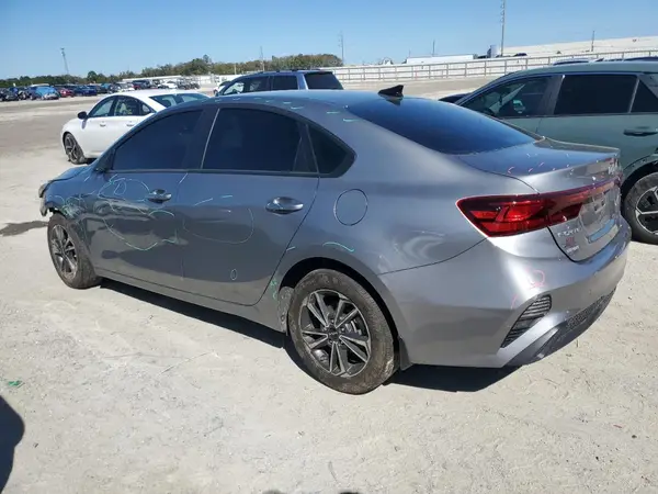 3KPF24AD6PE663975 2023 KIA FORTE - Image 2