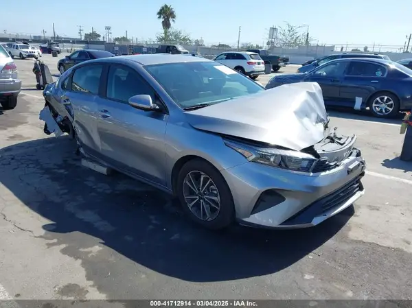 3KPF24AD6PE672174 2023 KIA FORTE - Image 1