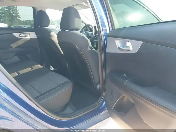 3KPF24AD6PE673132 2023 KIA FORTE - Image 8