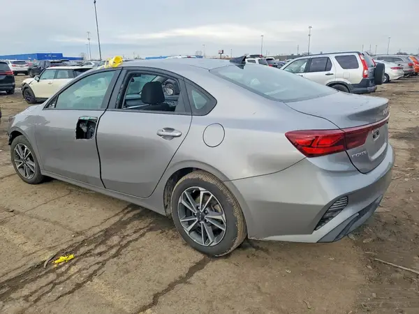 3KPF24AD6PE675625 2023 KIA FORTE - Image 2