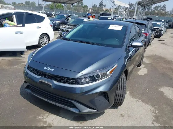 3KPF24AD6PE681585 2023 KIA FORTE - Image 2