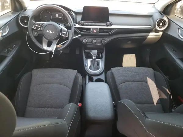 3KPF24AD6PE685281 2023 KIA FORTE - Image 8