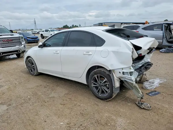 3KPF24AD6PE686687 2023 KIA FORTE - Image 2