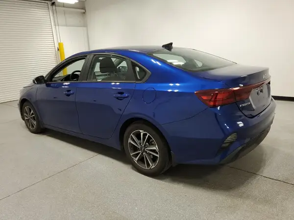3KPF24AD6PE688276 2023 KIA FORTE - Image 2