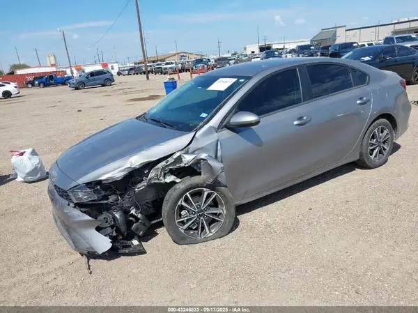3KPF24AD6PE688309 2023 KIA FORTE - Image 2