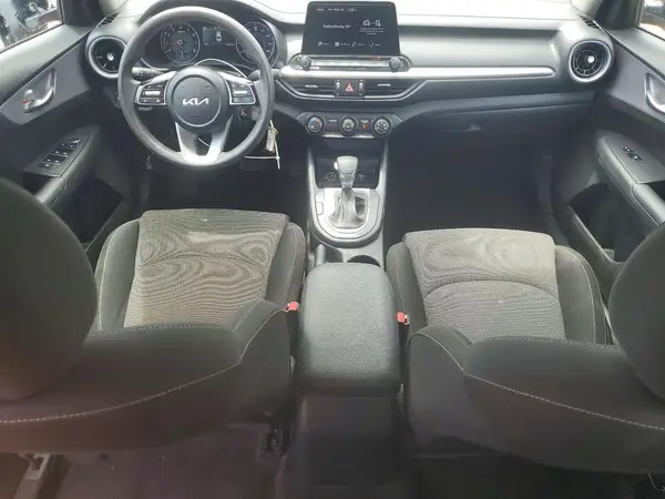 3KPF24AD6RE695084 2024 KIA FORTE - Image 8