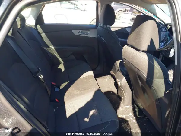 3KPF24AD6RE698695 2024 KIA FORTE - Image 8