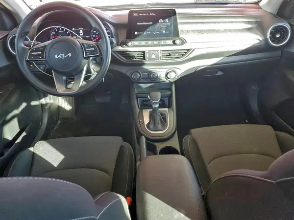3KPF24AD6RE698874 2024 KIA FORTE - Image 8