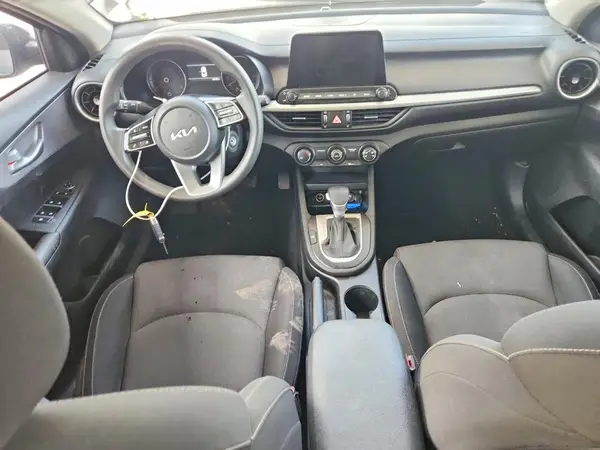 3KPF24AD6RE702700 2024 KIA FORTE - Image 8