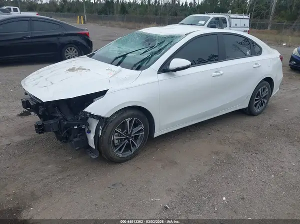 3KPF24AD6RE704883 2024 KIA FORTE - Image 2