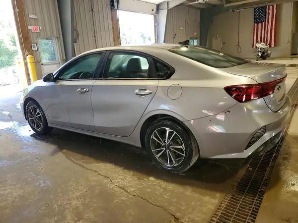 3KPF24AD6RE705337 2024 KIA FORTE - Image 2
