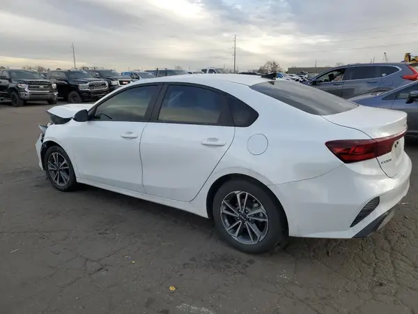 3KPF24AD6RE724972 2024 KIA FORTE - Image 2