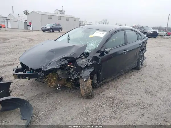 3KPF24AD6RE726611 2024 KIA FORTE - Image 2