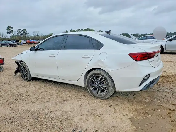 3KPF24AD6RE732893 2024 KIA FORTE - Image 2