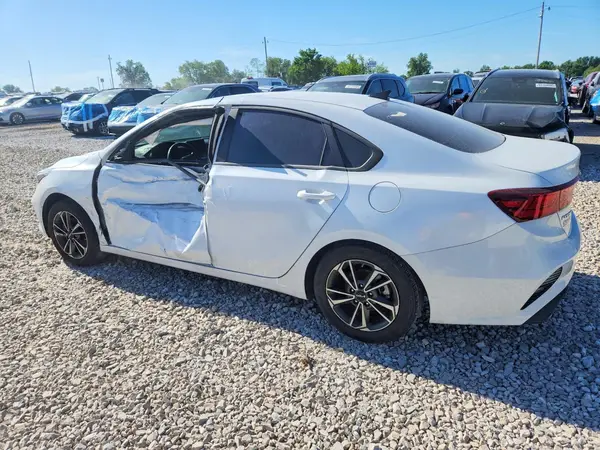 3KPF24AD6RE732991 2024 KIA FORTE - Image 2