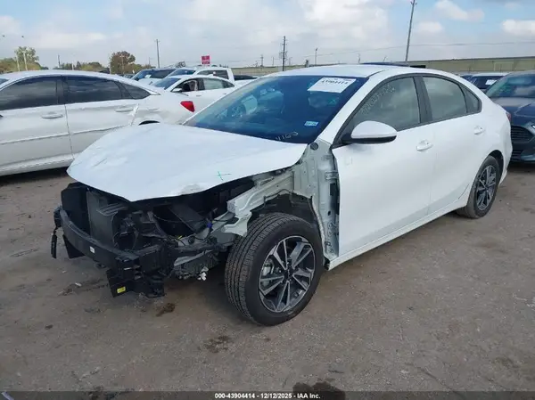3KPF24AD6RE734160 2024 KIA FORTE - Image 2