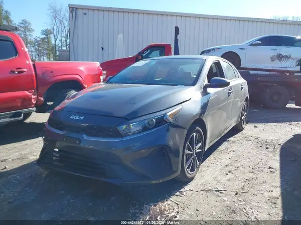 3KPF24AD6RE739486 2024 KIA FORTE - Image 2