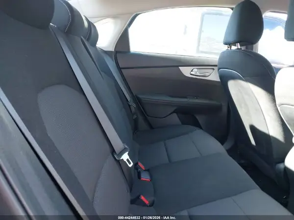 3KPF24AD6RE739486 2024 KIA FORTE - Image 8