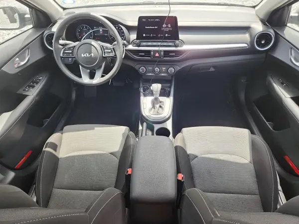 3KPF24AD6RE747393 2024 KIA FORTE - Image 8