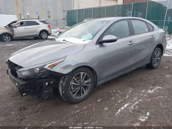 3KPF24AD6RE749547 2024 KIA FORTE - Image 2