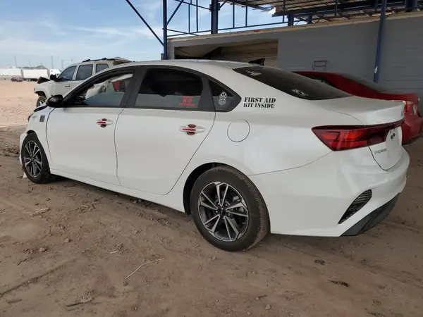 3KPF24AD6RE751704 2024 KIA FORTE - Image 2