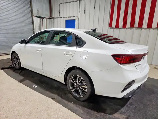 3KPF24AD6RE753601 2024 KIA FORTE - Image 2