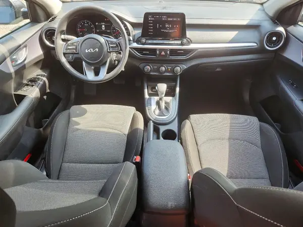 3KPF24AD6RE756188 2024 KIA FORTE - Image 8