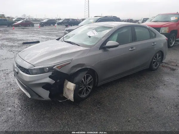 3KPF24AD6RE757292 2024 KIA FORTE - Image 2
