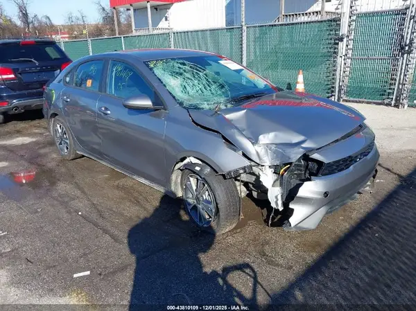 3KPF24AD6RE758572 2024 KIA FORTE - Image 1