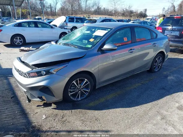 3KPF24AD6RE758572 2024 KIA FORTE - Image 2