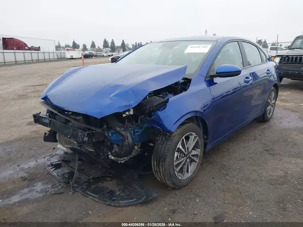 3KPF24AD6RE758913 2024 KIA FORTE - Image 2