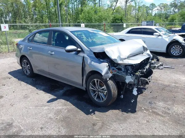 3KPF24AD6RE759558 2024 KIA FORTE - Image 1