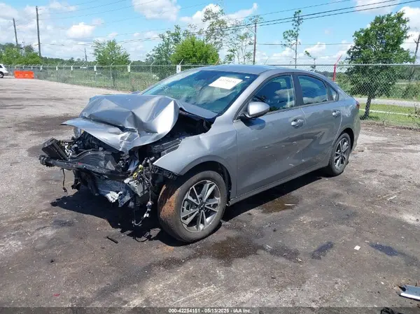 3KPF24AD6RE759558 2024 KIA FORTE - Image 2