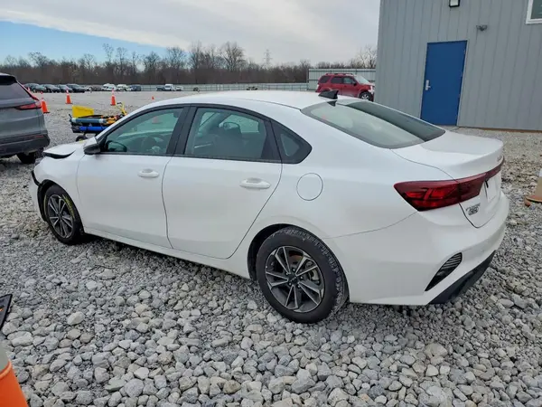 3KPF24AD6RE759592 2024 KIA FORTE - Image 2
