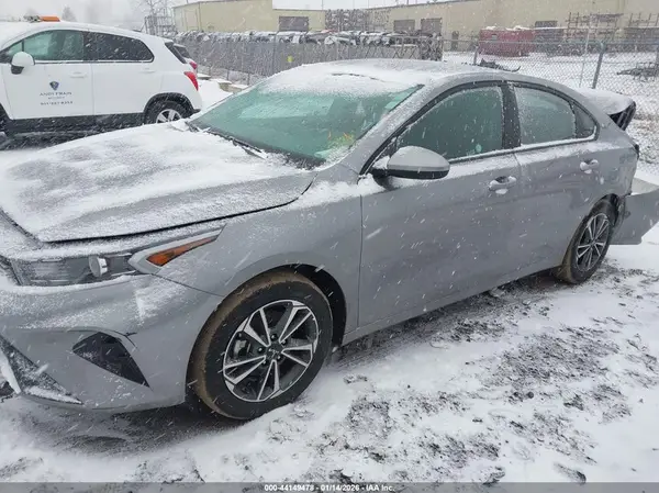 3KPF24AD6RE763755 2024 KIA FORTE - Image 2