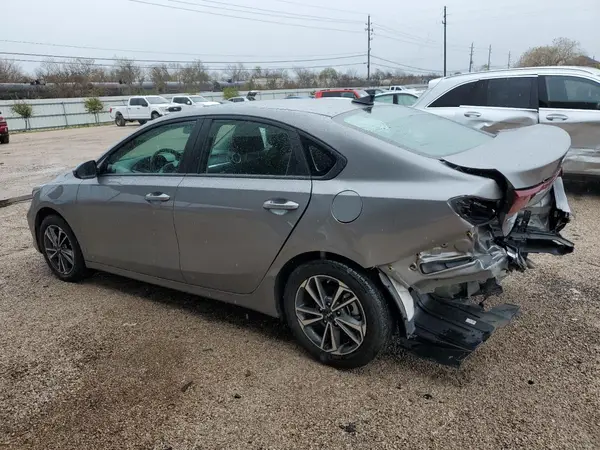 3KPF24AD6RE763920 2024 KIA FORTE - Image 2