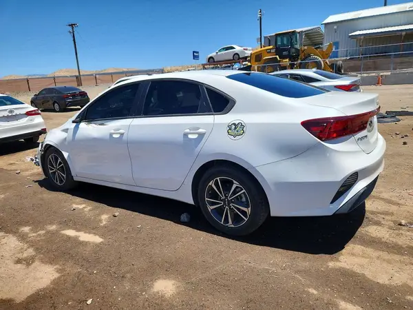3KPF24AD6RE765439 2024 KIA FORTE - Image 2