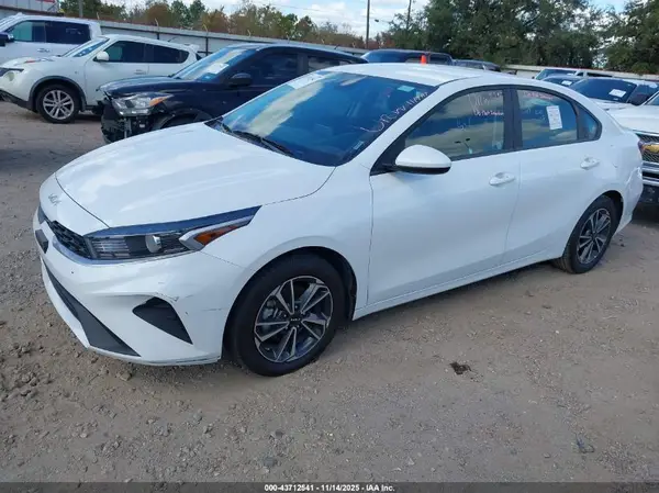 3KPF24AD6RE765764 2024 KIA FORTE - Image 2