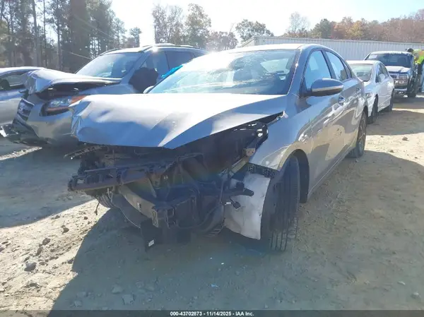 3KPF24AD6RE765876 2024 KIA FORTE - Image 2