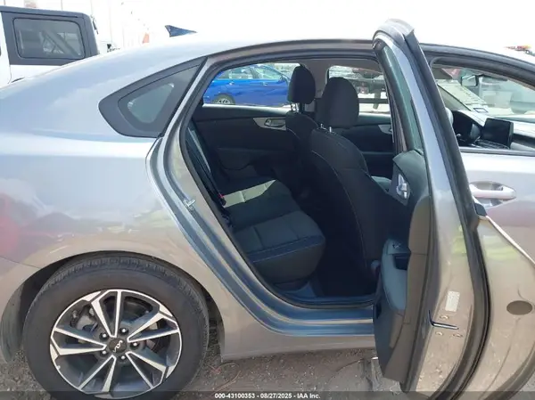 3KPF24AD6RE766171 2024 KIA FORTE - Image 8