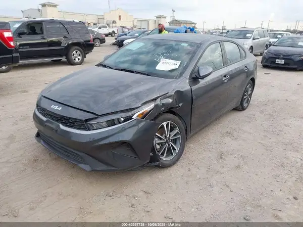 3KPF24AD6RE768079 2024 KIA FORTE - Image 2