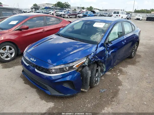 3KPF24AD6RE768390 2024 KIA FORTE - Image 2
