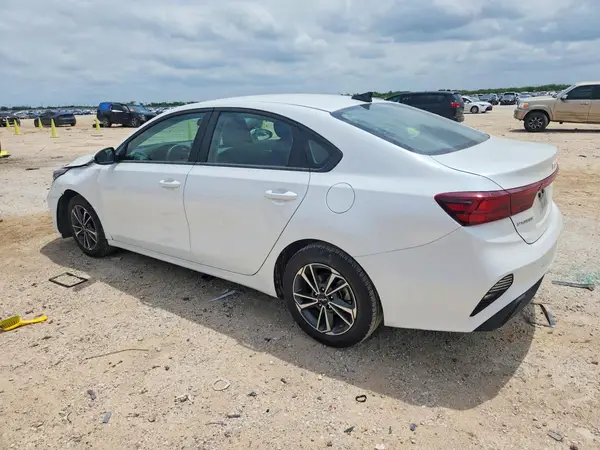 3KPF24AD6RE768888 2024 KIA FORTE - Image 2