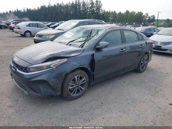 3KPF24AD6RE768938 2024 KIA FORTE - Image 2