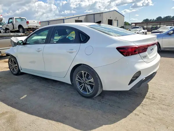 3KPF24AD6RE769958 2024 KIA FORTE - Image 2