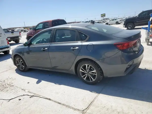 3KPF24AD6RE771404 2024 KIA FORTE - Image 2