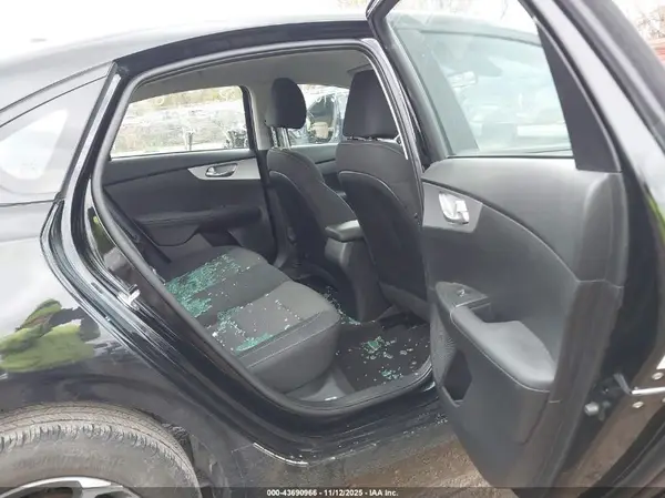 3KPF24AD6RE772407 2024 KIA FORTE - Image 8