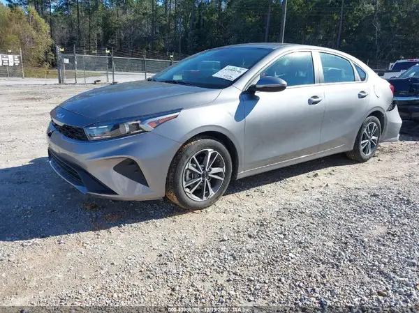 3KPF24AD6RE772570 2024 KIA FORTE - Image 2