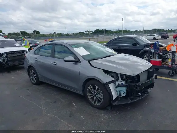 3KPF24AD6RE774383 2024 KIA FORTE - Image 1