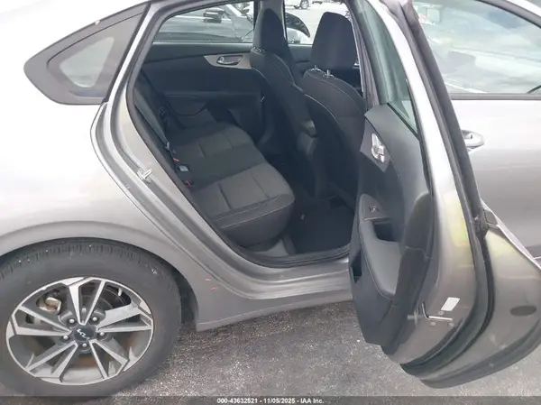 3KPF24AD6RE774383 2024 KIA FORTE - Image 8